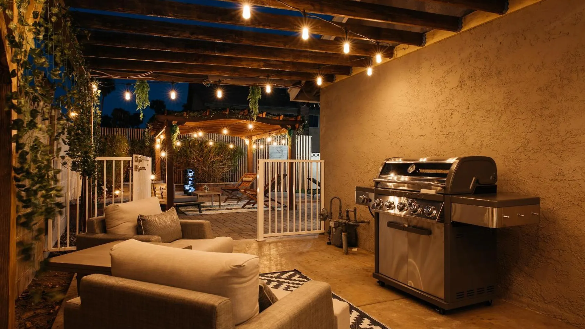 Beautiful Spacious 3 Bedroom House Tesla Connect Las Vegas