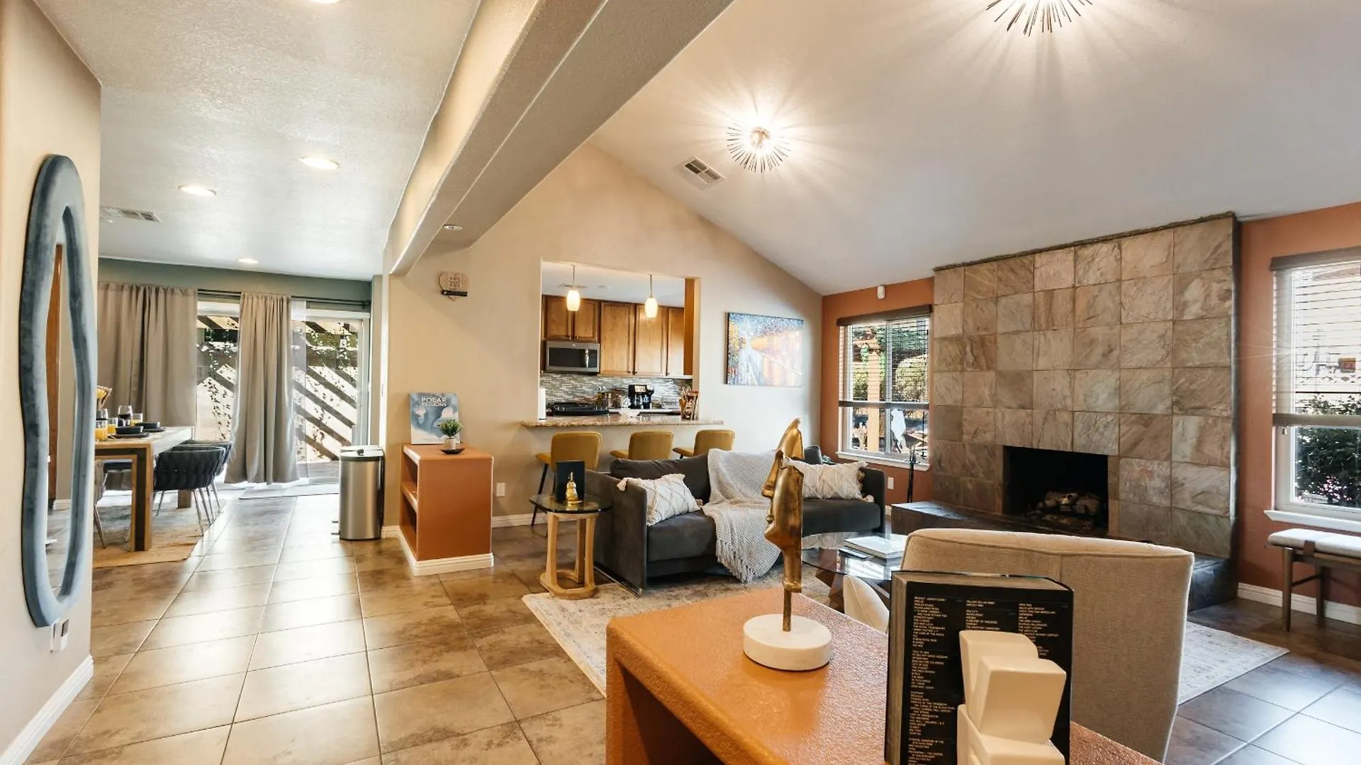 Beautiful Spacious 3 Bedroom House Tesla Connect Las Vegas