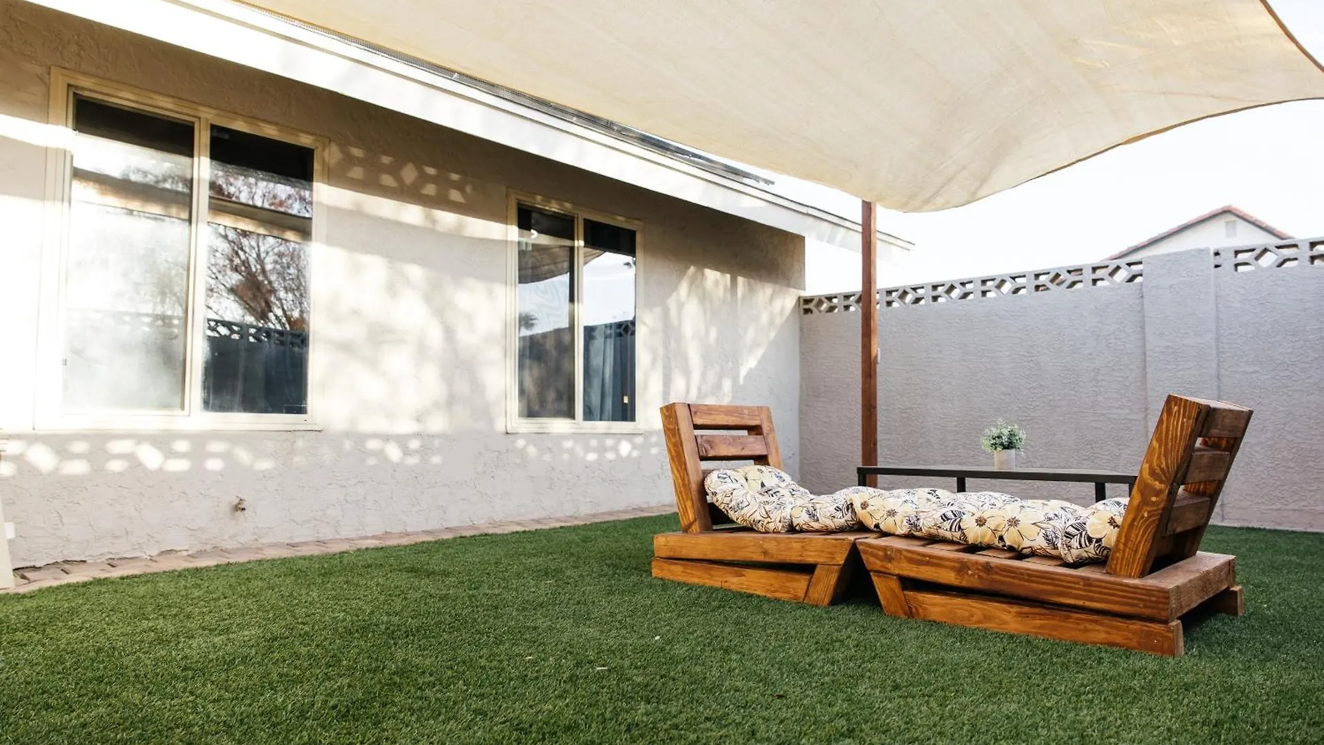 Vakantiehuis Beautiful Spacious 3 Bedroom House Tesla Connect Las Vegas Verenigde Staten