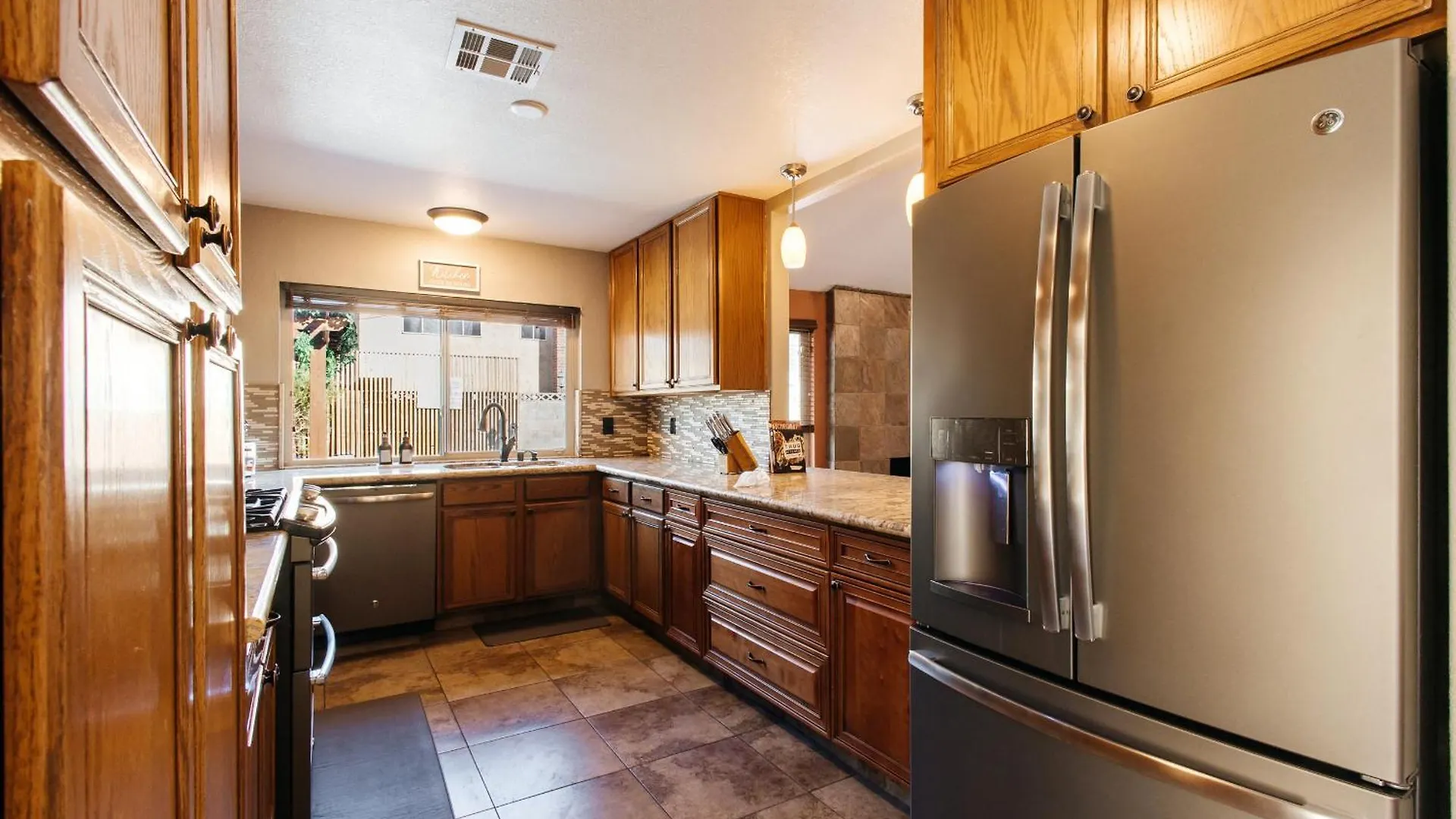 Beautiful Spacious 3 Bedroom House Tesla Connect Las Vegas Verenigde Staten